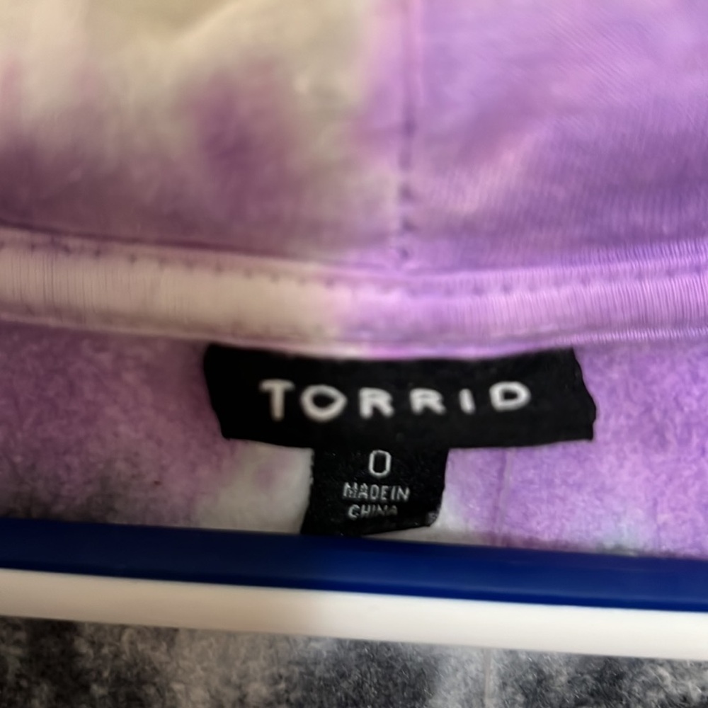 Hooded sweatshirt zip up by Torrid 😊 - Picture 3 of 4